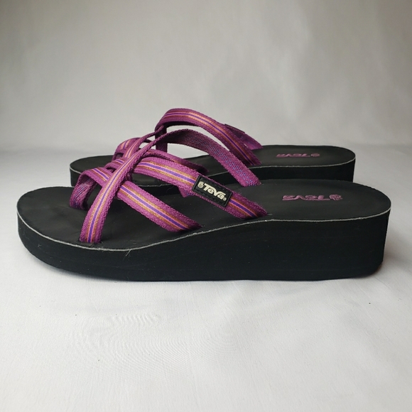 Teva Crisscross Magenta Strips  Sandals - Picture 1 of 16